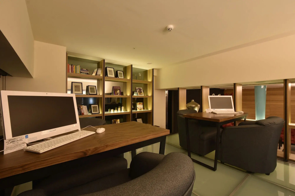 Amici hotel Six Star Hostel