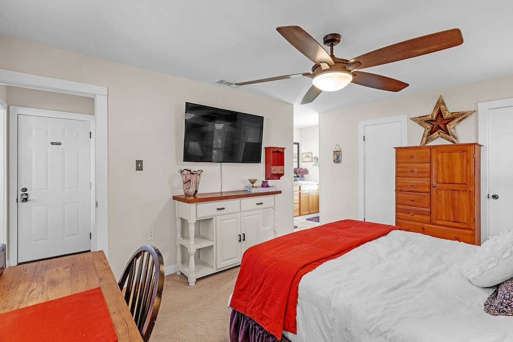 Dean's Retreat At Georgetown 3 Bedroom Home