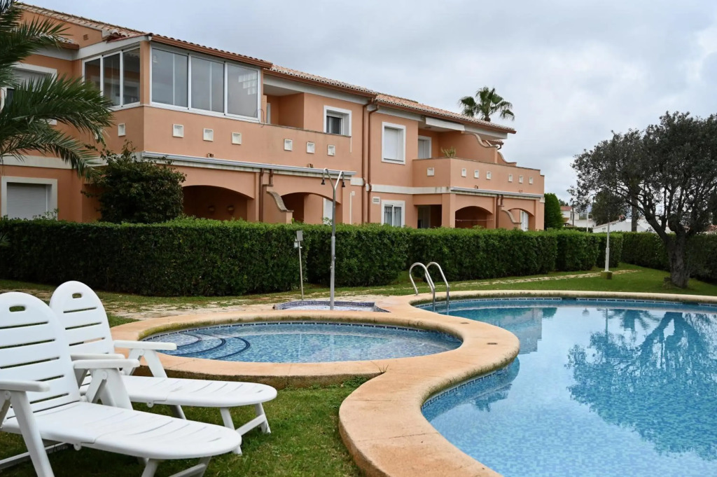 Bello apartamento con piscina a un paso del centro
