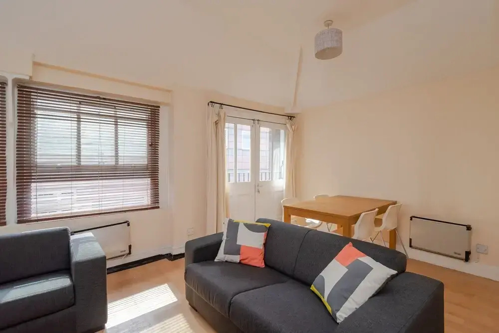 Light and Clean 2bed Flat, Nearby Liverpool Street