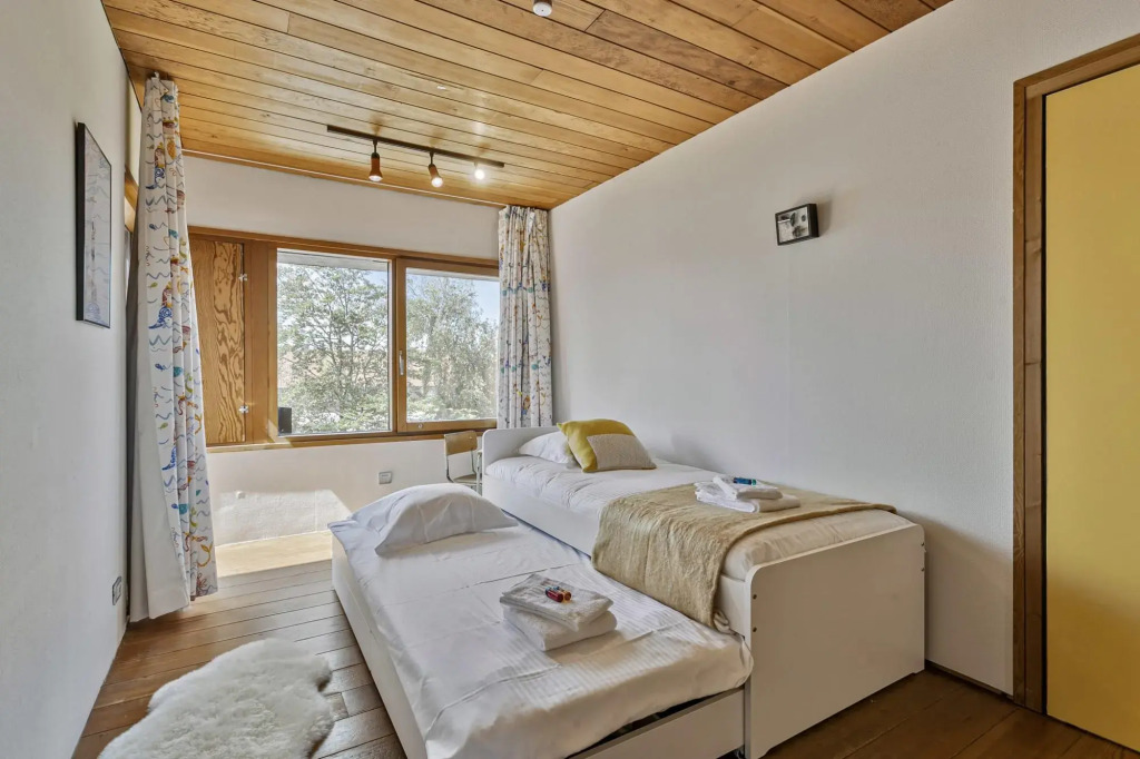 Modernist Design House With Garden Near the Beach