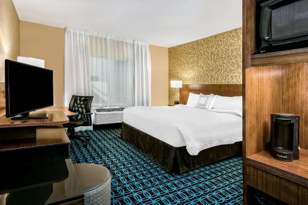 Fairfield Inn & Suites Van Canton Area