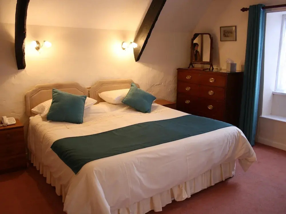 Half Moon Inn