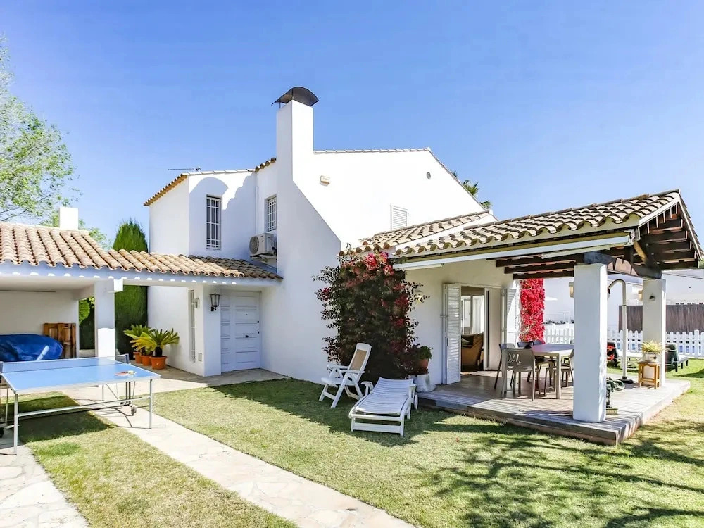 Casa Independiente con Jard n y Piscina Privada