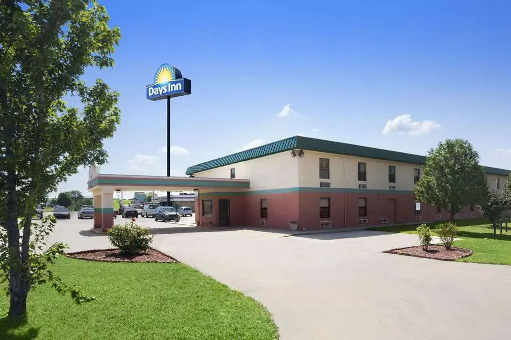 Days Inn by Wyndham Park City Kansas