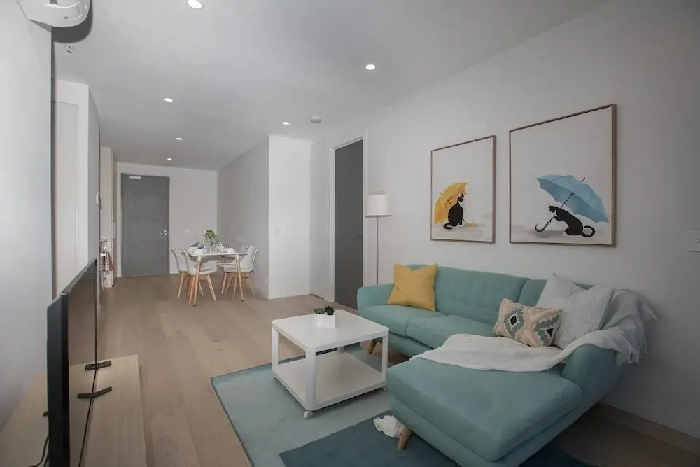 Stunning Apartment In Parkville