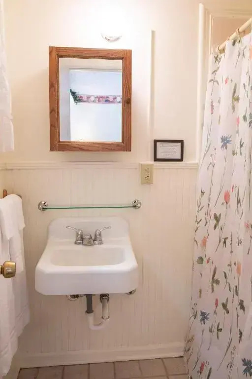 The Chimney Rock Inn & Cottages