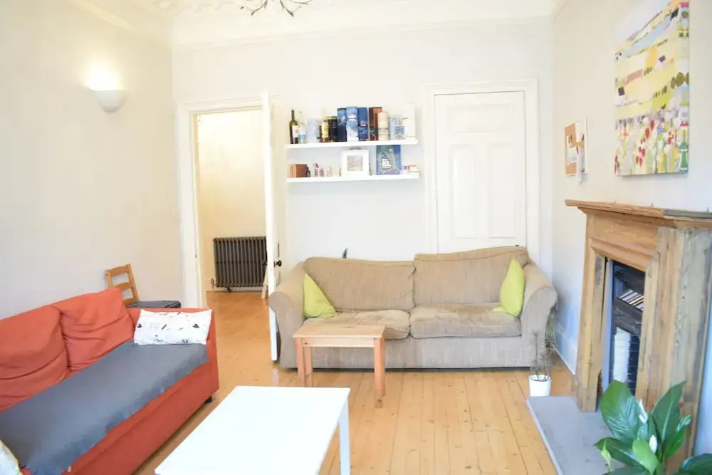 Bright 2 Bedroom Apartment in Edinburgh