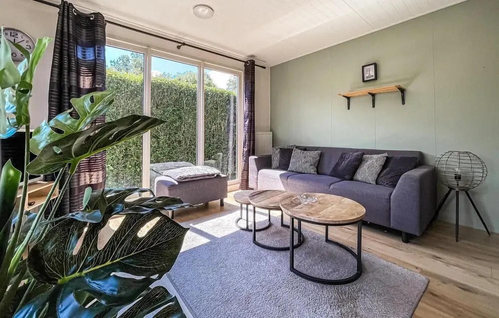 Awesome Home In Heinkenszand With Wifi