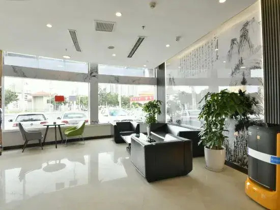 Super 8 Preferred Hotel (East High-speed Railway Station Economic Development First Street)