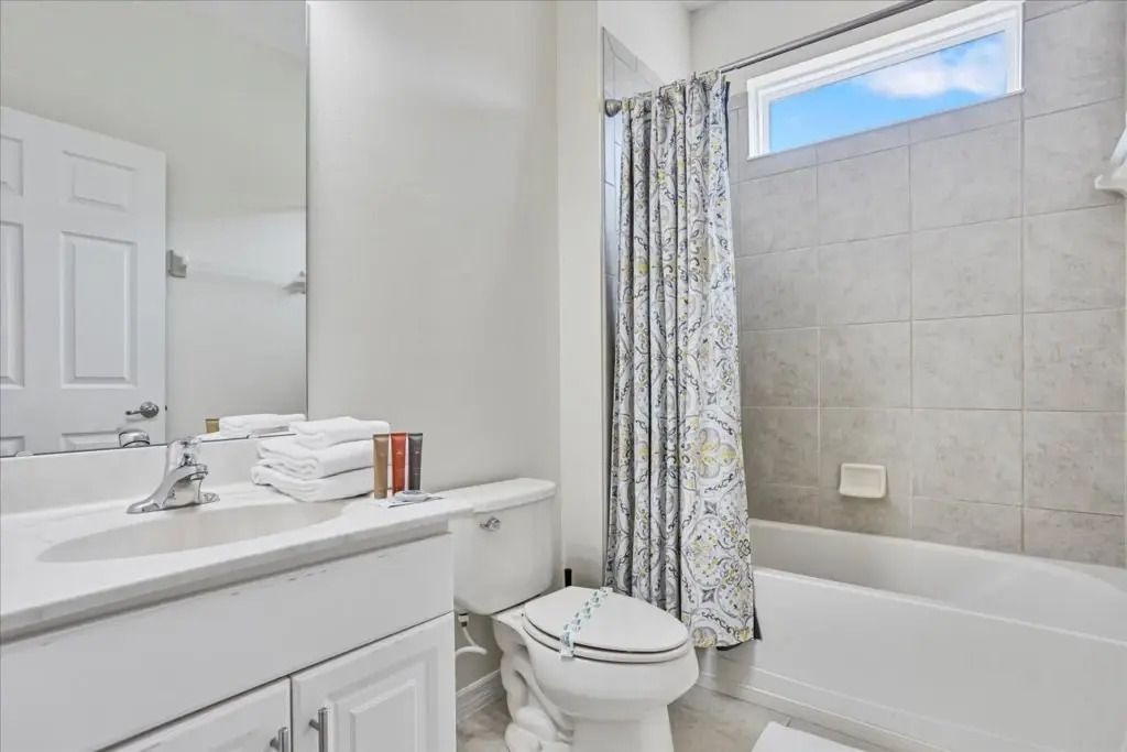 7 Bedrooms 5 Bathrooms Solterra 4035 OL