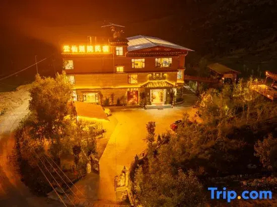 Yunxian Chinese Inn Homestay