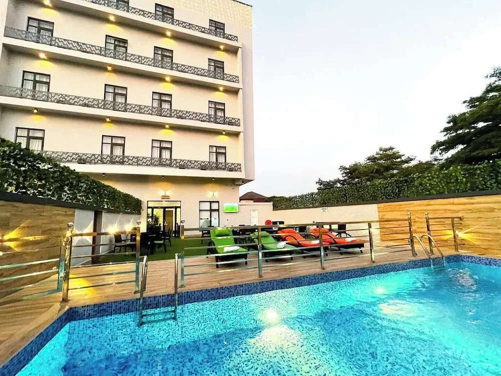 Huxton Hotel