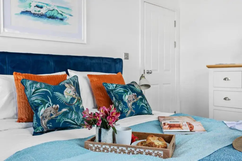 Sea Breeze, Luxury Views Seafront Stylish Home