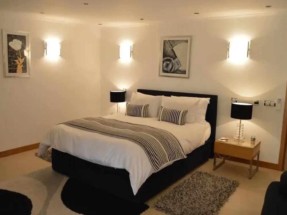 Luxury 5 Bedroom Villa with Private Pool on Funchal Ridge near Lagos