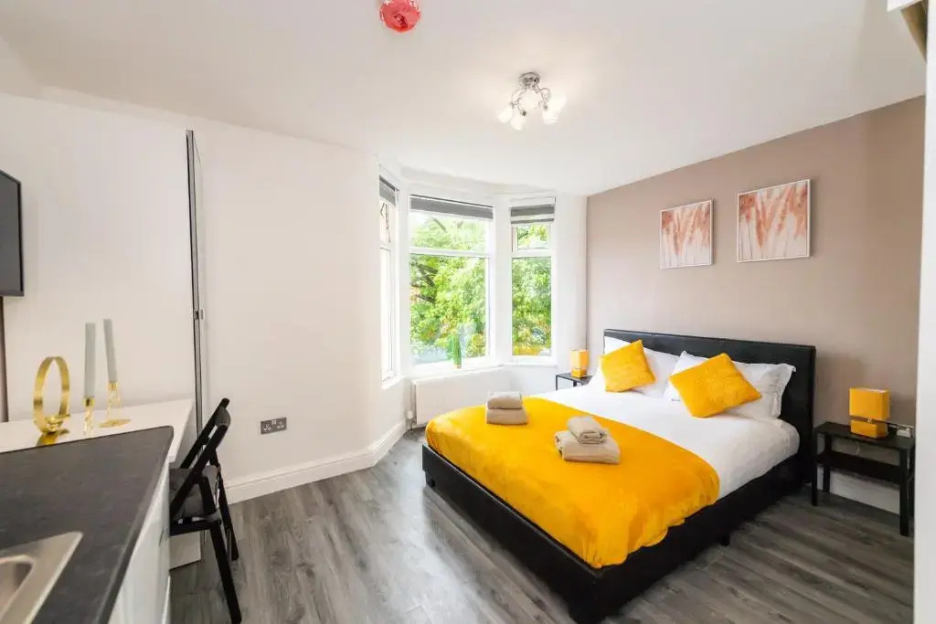 Five Seasons Liverpool City - Modern Studios near Anfield