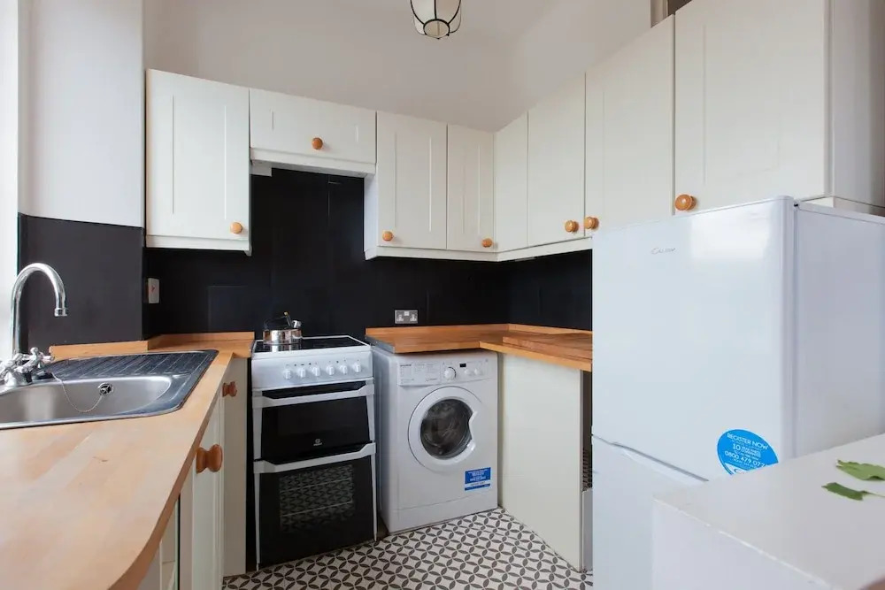 3 Bedroom Flat Near Leith