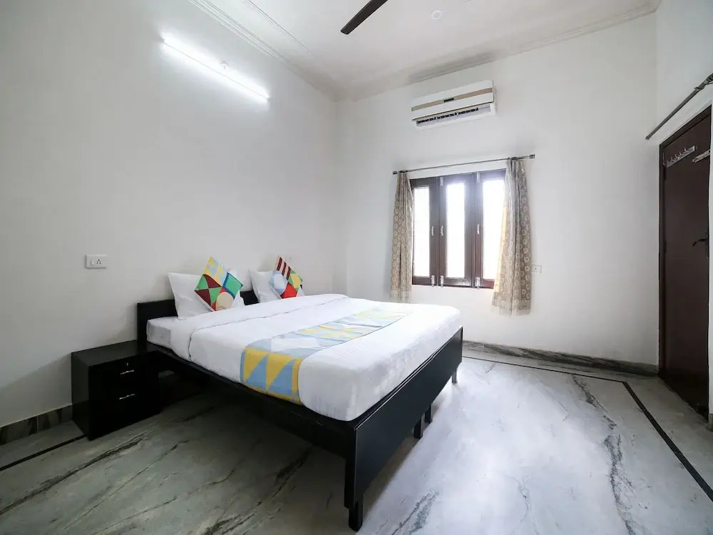 OYO Home 22635 Modern Villa 3BHK