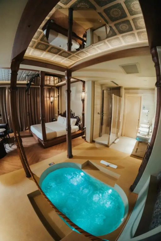 Emotional Grand Motel