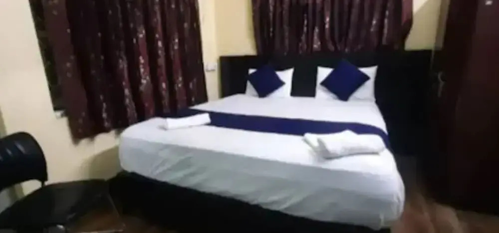 Goroomgo Salt Lake Palace Kolkata