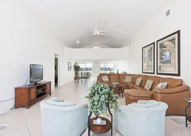 Blue Ocean Breeze 5 Br home by RedAwning
