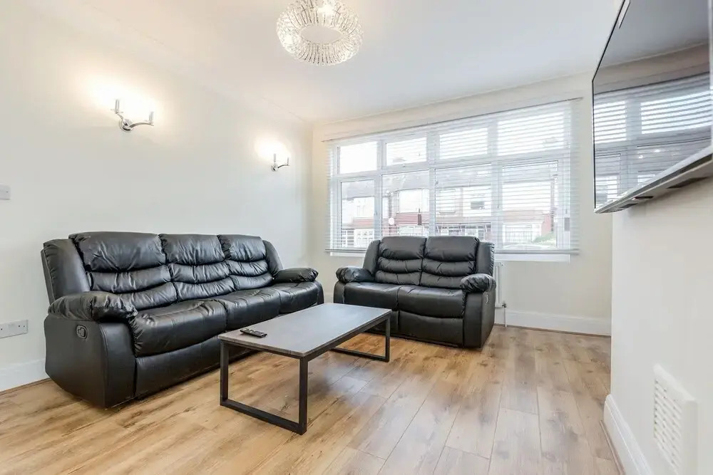 Modern & Spacious 3BR Terraced House