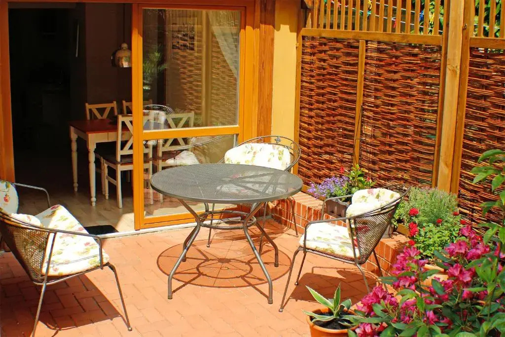 Ferienwohnungen-Stobenstrasse-de # Terrasse # Parkplatz