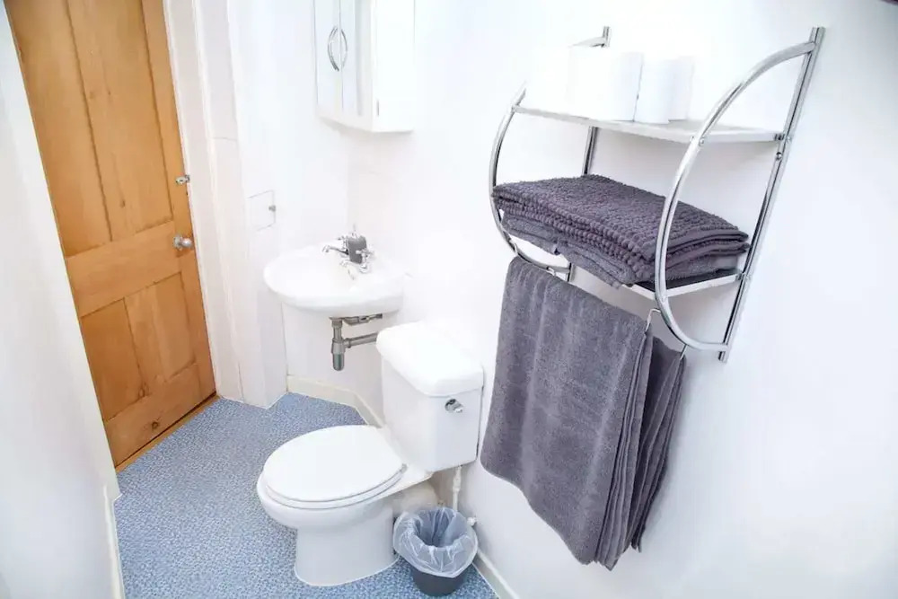 Bright & Quiet Edinburgh Home with Parking