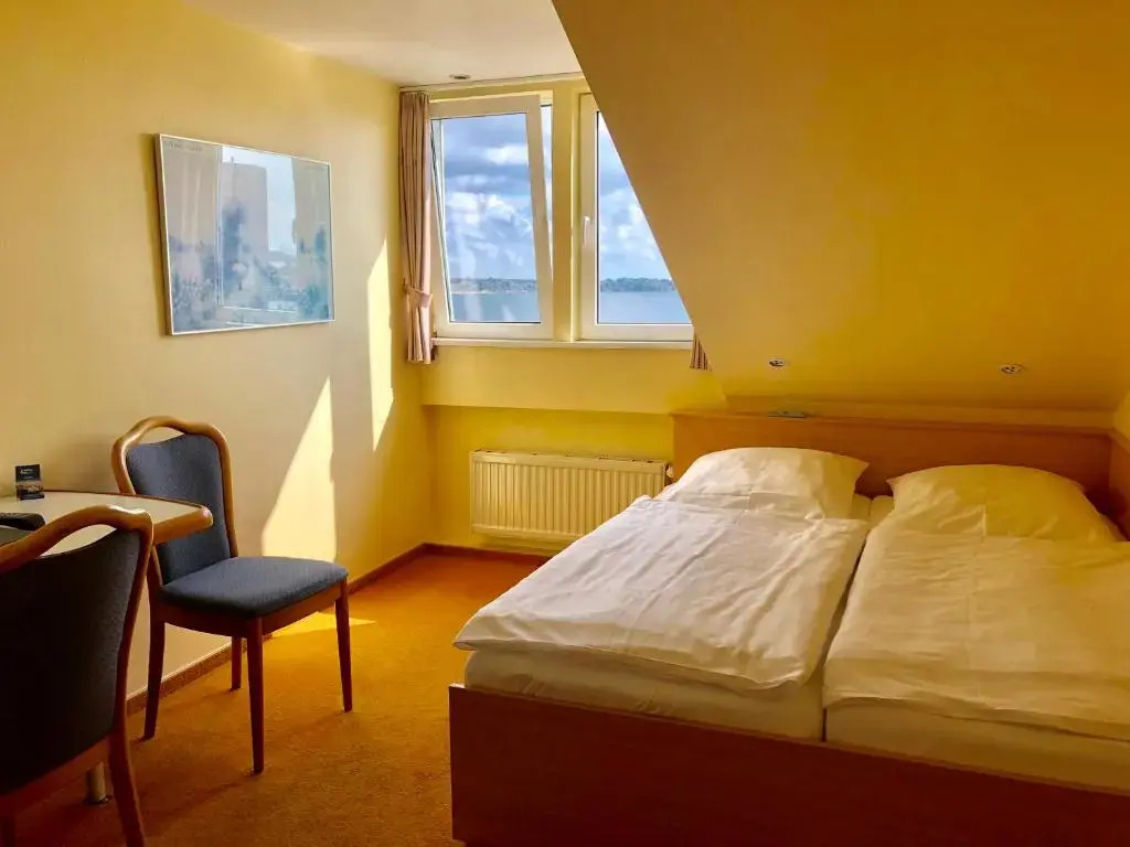 Hotel Kieler Förde & Free Parking