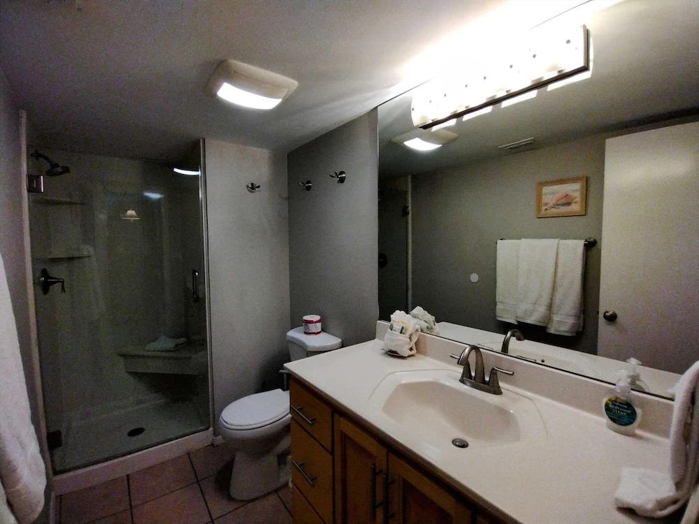 Beachview 206 Minium 2 Bedroom Condo by RedAwning