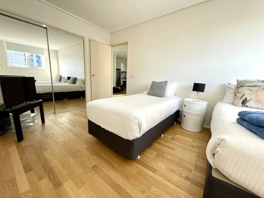 Readyset Apartments at Dockside