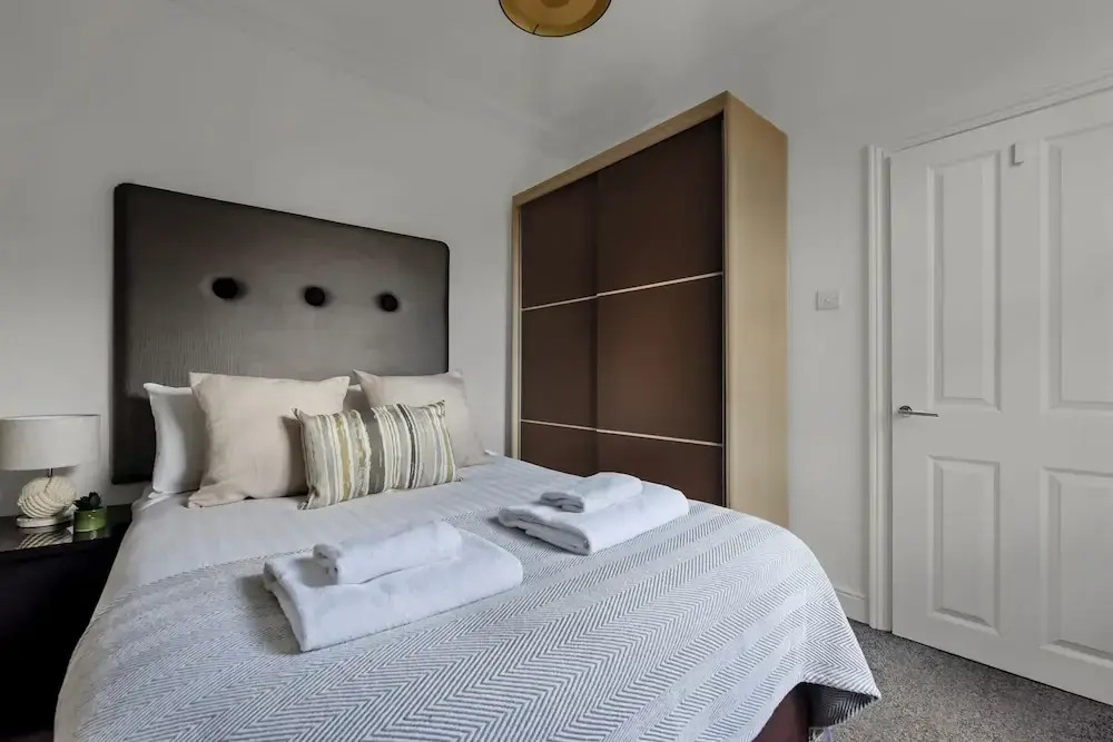 Spacious 2 Bed Flat Near High Street Kensington