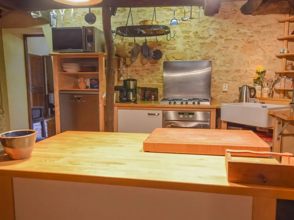 Spacious Villa in Puy-l'évêque With Swimming Pool