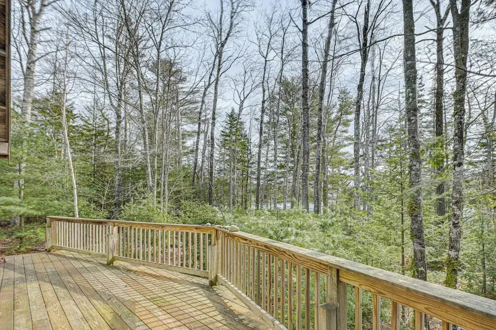 Lamoine Cabin w/ Deck ~ 16 Mi to Acadia Natl Park