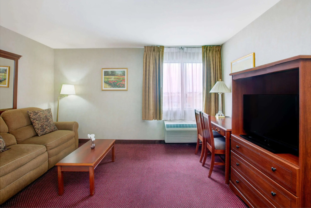 Ramada by Wyndham Hawthorne LAX / LA Stadium
