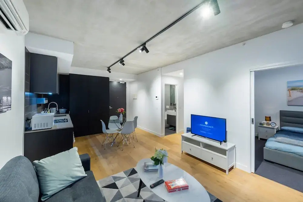 STAY&CO Serviced Apartments Docklands Drive