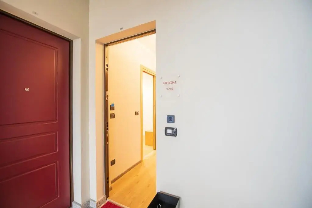 Room 176, Alba Town