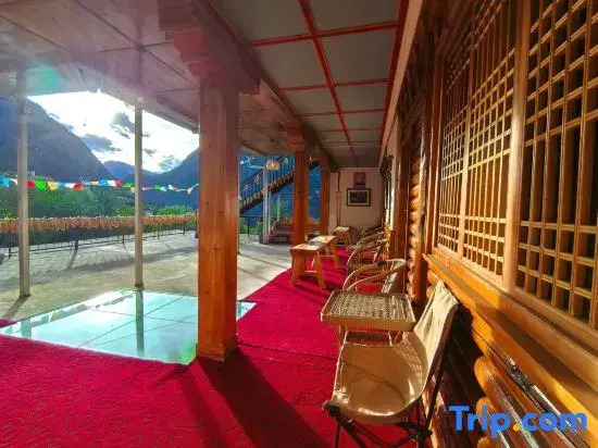 Sangdun Longzhu Homestay (Zhonglu Tibetan Village)