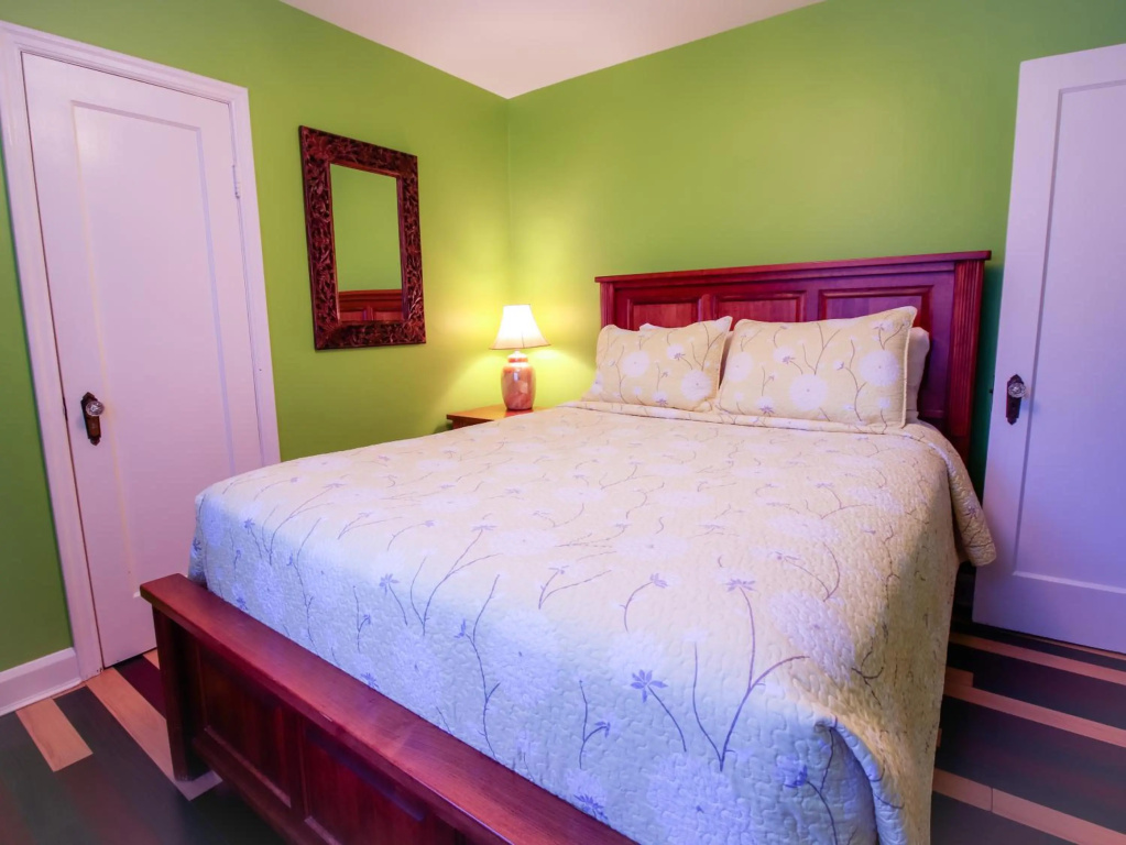 James Bay Inn Hotel, Suites & Cottage