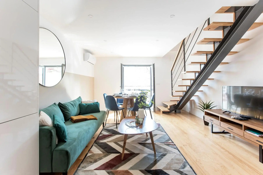 Bright 3BR Flat w/ AC in City Center by LovelyStay