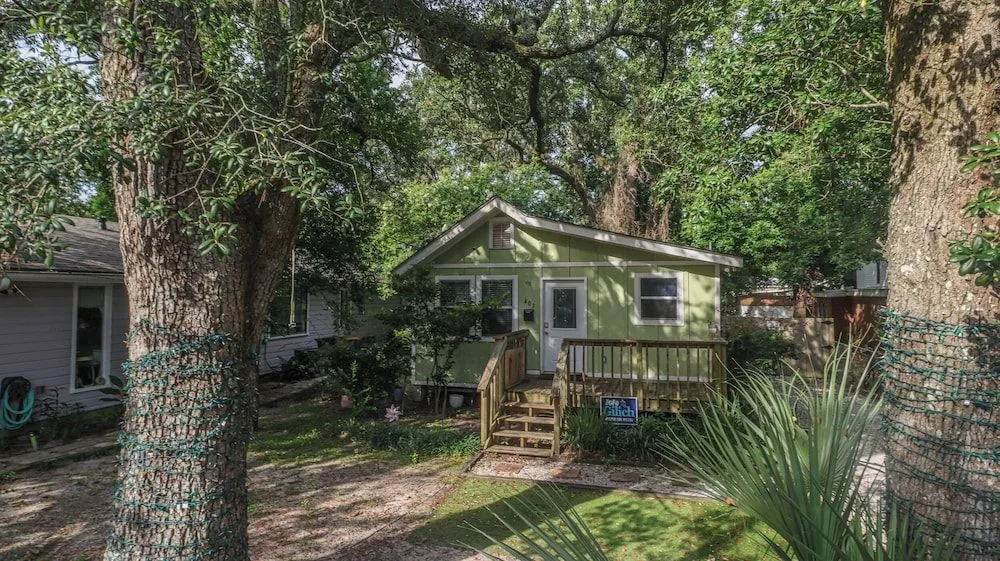 Delightful 2-bedroom, 1-bath Home Near Biloxi's Scenic Back Bay