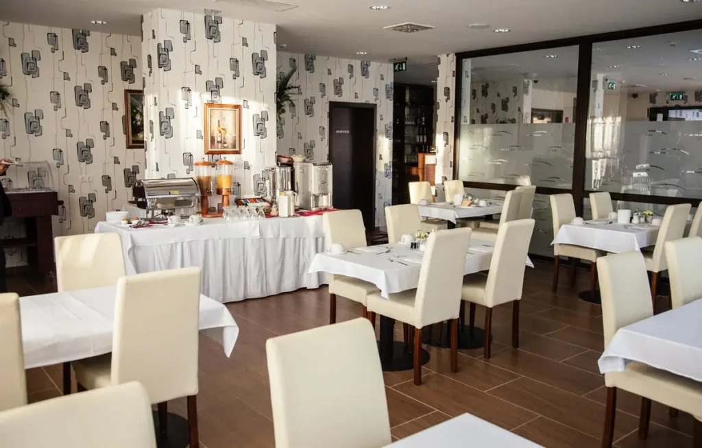 Jade Hotel-Ezüsthíd Hotel