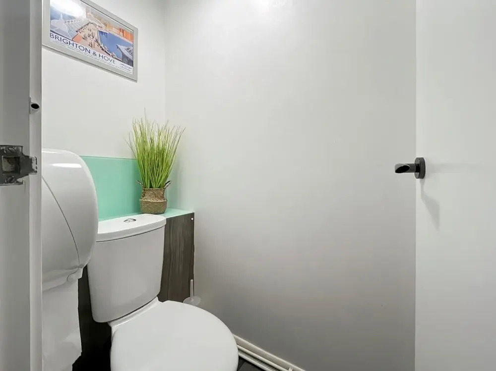 Central Brighton 1-bedroom Flat Modern & Bright Walk to Beach Sleeps 2