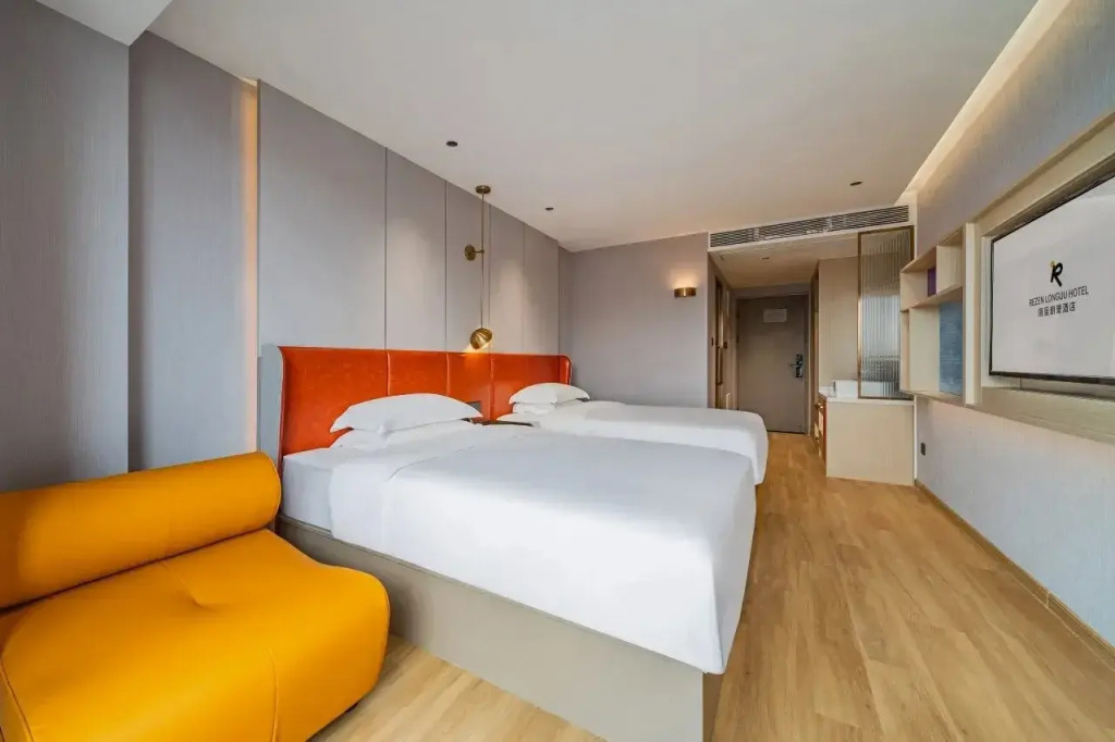 REZEN LONGUU Hotel (Guangzhou Baoneng Performance Center Luogang Subway Station)