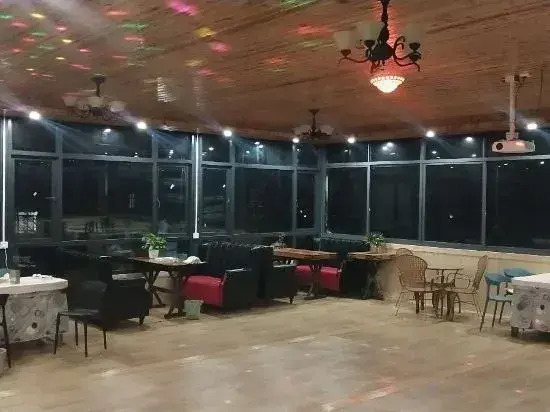 Chuanyan Shilin Theme Inn