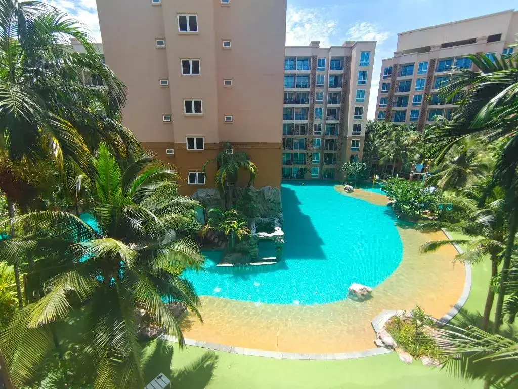 Atlantis condominium Jomtien by Richard