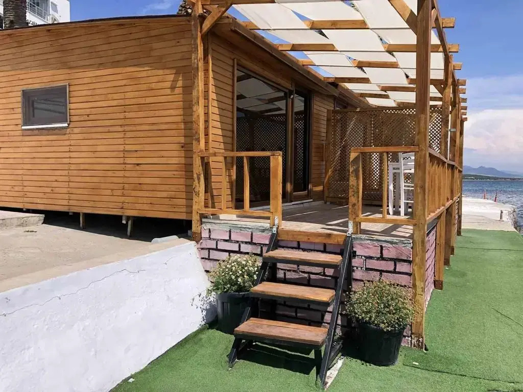 Elma Beach Bungalow