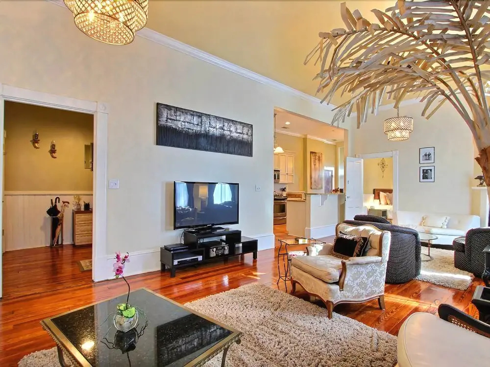 Champagne Suite