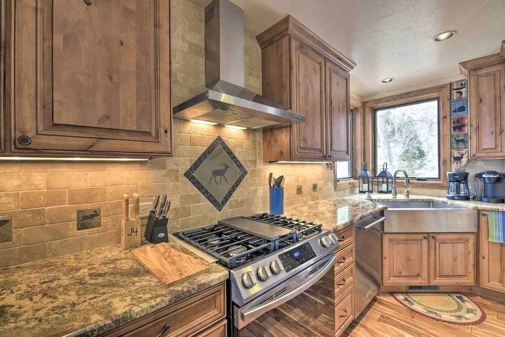 Updated Mtn Home w/ Deck on Uncompahgre River