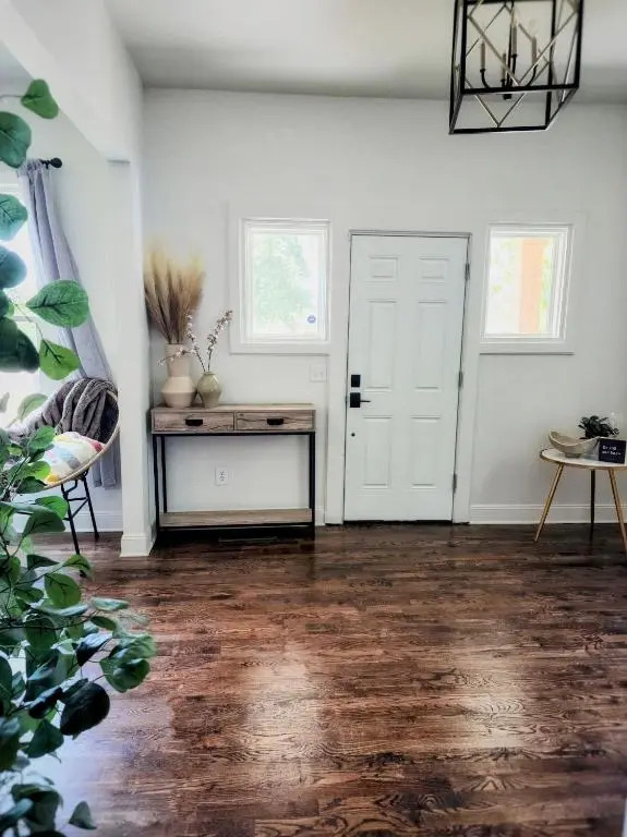 Historic Villa + 1min from Plaza District + Hot Tub + Pool Table + Friendly